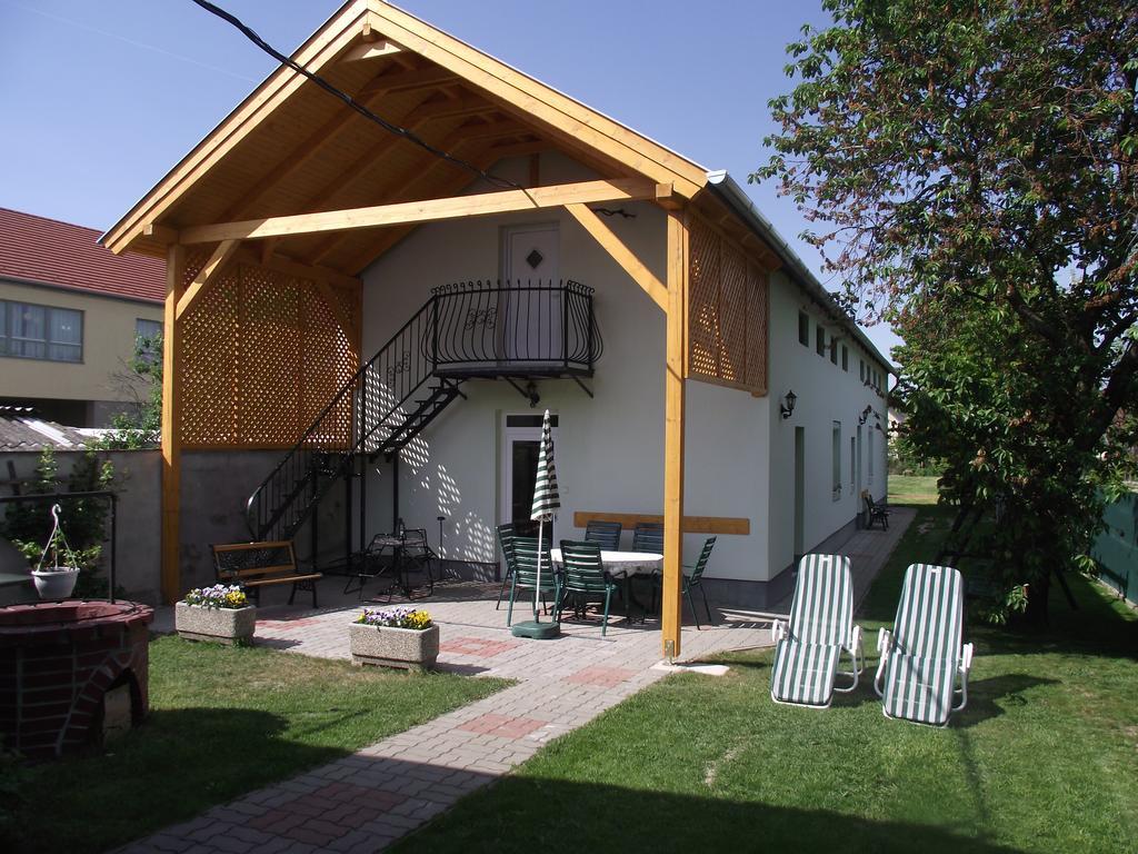 Radek Vendégház és Apartman Halászi Exterior foto